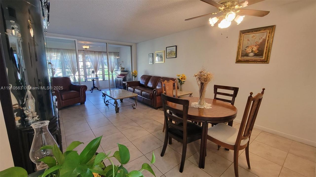 For Sale: $160,000 (2 beds, 2 baths, 880 Square Feet)