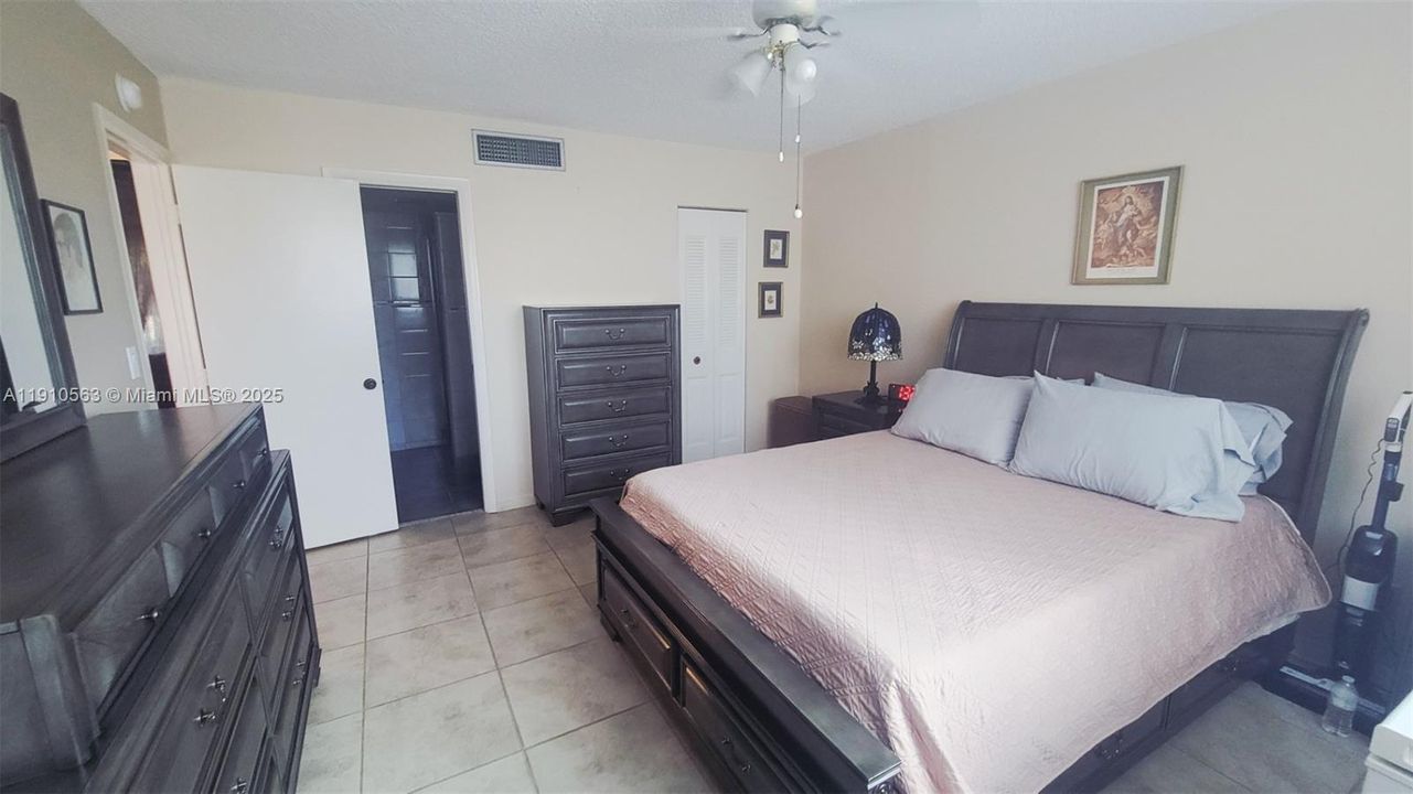 For Sale: $160,000 (2 beds, 2 baths, 880 Square Feet)