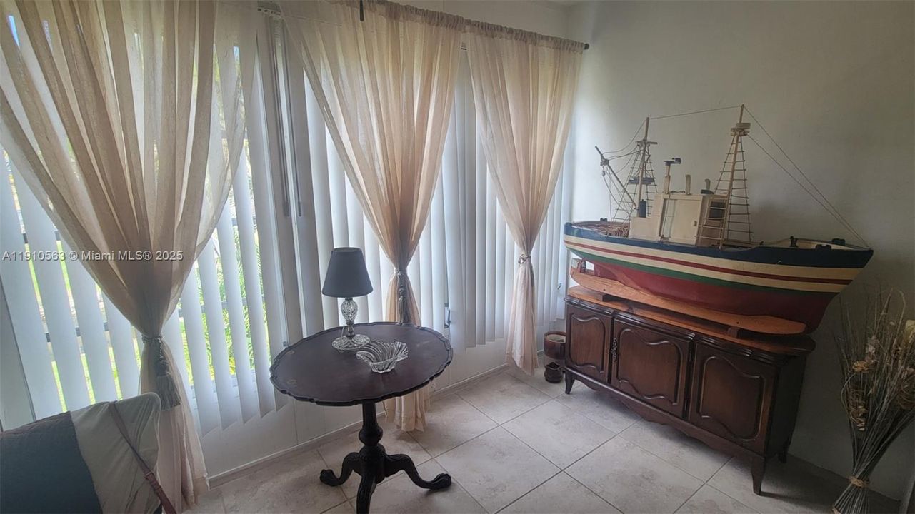 For Sale: $160,000 (2 beds, 2 baths, 880 Square Feet)