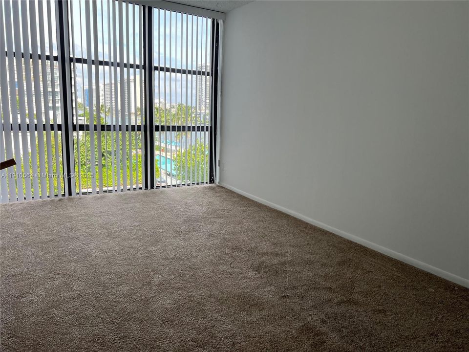 Active With Contract: $2,195 (2 beds, 2 baths, 1130 Square Feet)