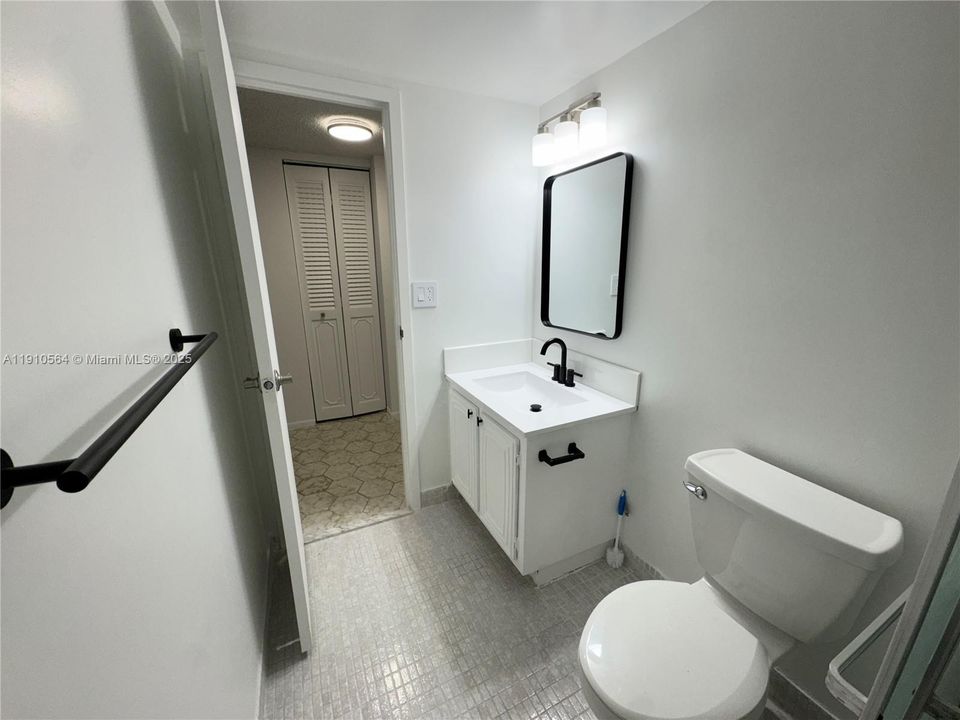 Active With Contract: $2,195 (2 beds, 2 baths, 1130 Square Feet)