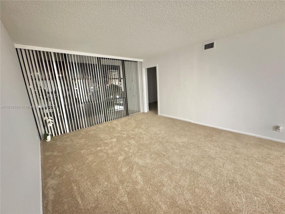 Active With Contract: $2,195 (2 beds, 2 baths, 1130 Square Feet)