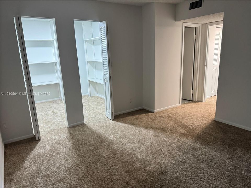 Active With Contract: $2,195 (2 beds, 2 baths, 1130 Square Feet)