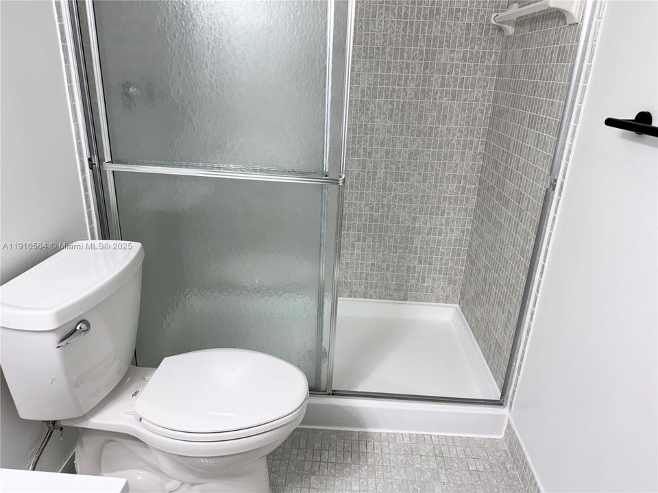 Active With Contract: $2,195 (2 beds, 2 baths, 1130 Square Feet)