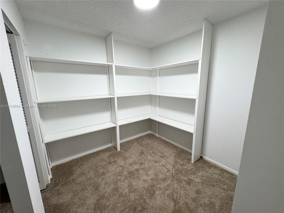 Active With Contract: $2,195 (2 beds, 2 baths, 1130 Square Feet)