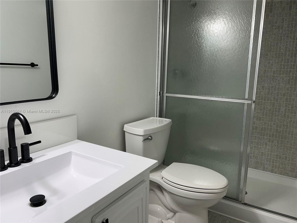 Active With Contract: $2,195 (2 beds, 2 baths, 1130 Square Feet)