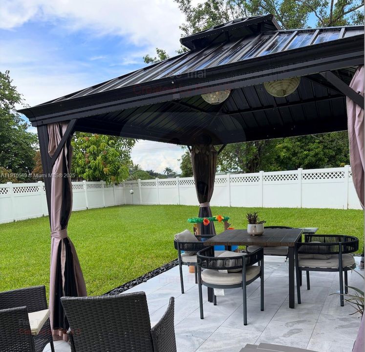 En Renta: $3,995 (3 camas, 2 baños, 1822 Pies cuadrados)