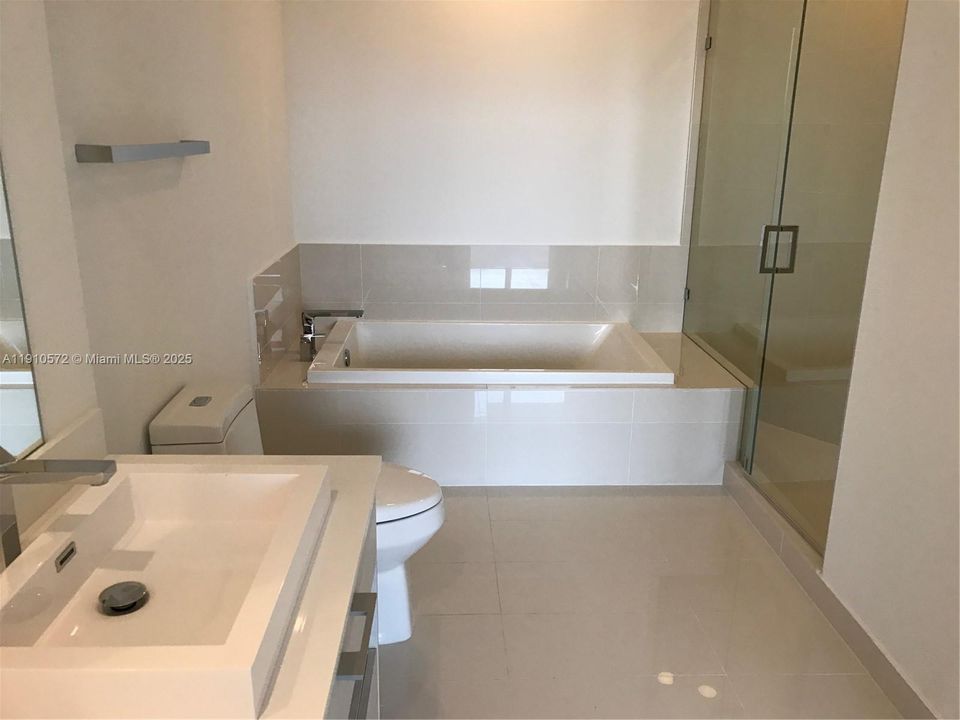 Recently Rented: $6,500 (3 beds, 3 baths, 1192 Square Feet)