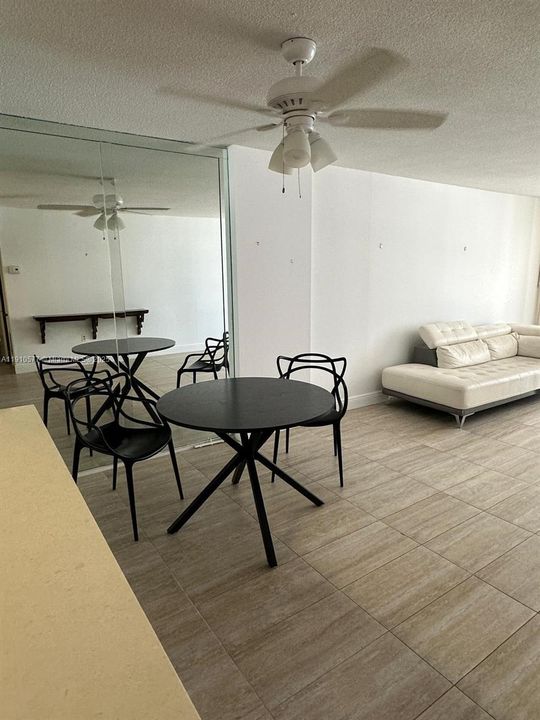 Active With Contract: $160,000 (1 beds, 1 baths, 887 Square Feet)