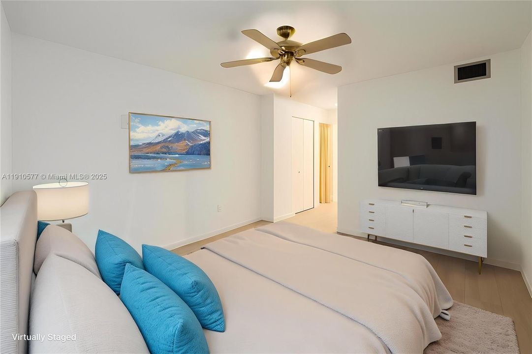 Active With Contract: $160,000 (1 beds, 1 baths, 887 Square Feet)