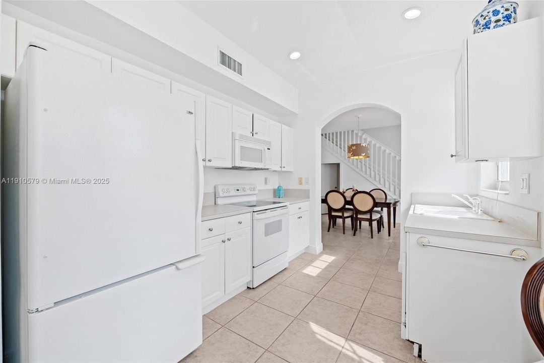 На продажу: $518,000 (3 спален, 3 ванн, 1576 Квадратных фут)