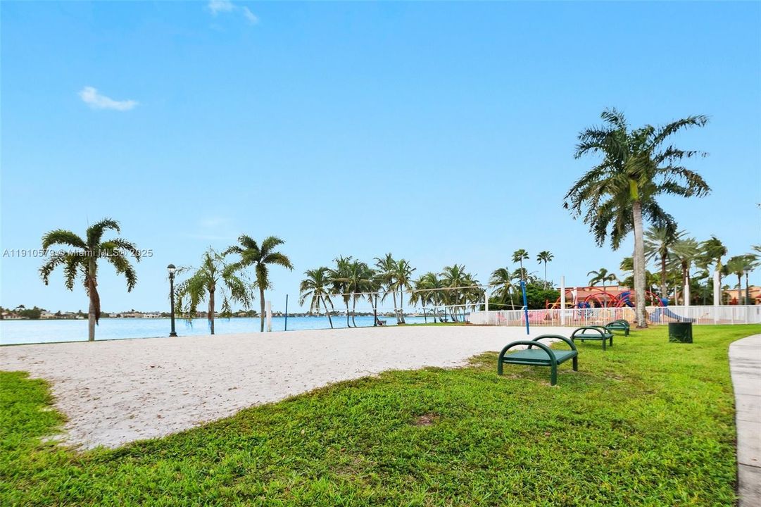 На продажу: $518,000 (3 спален, 3 ванн, 1576 Квадратных фут)