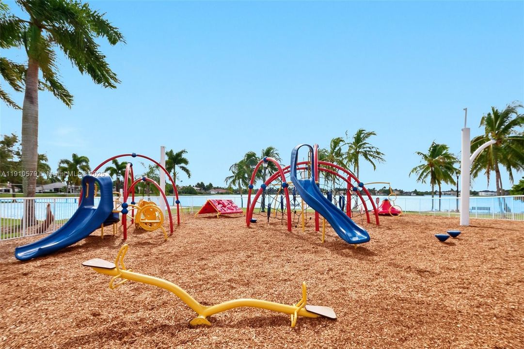 На продажу: $518,000 (3 спален, 3 ванн, 1576 Квадратных фут)