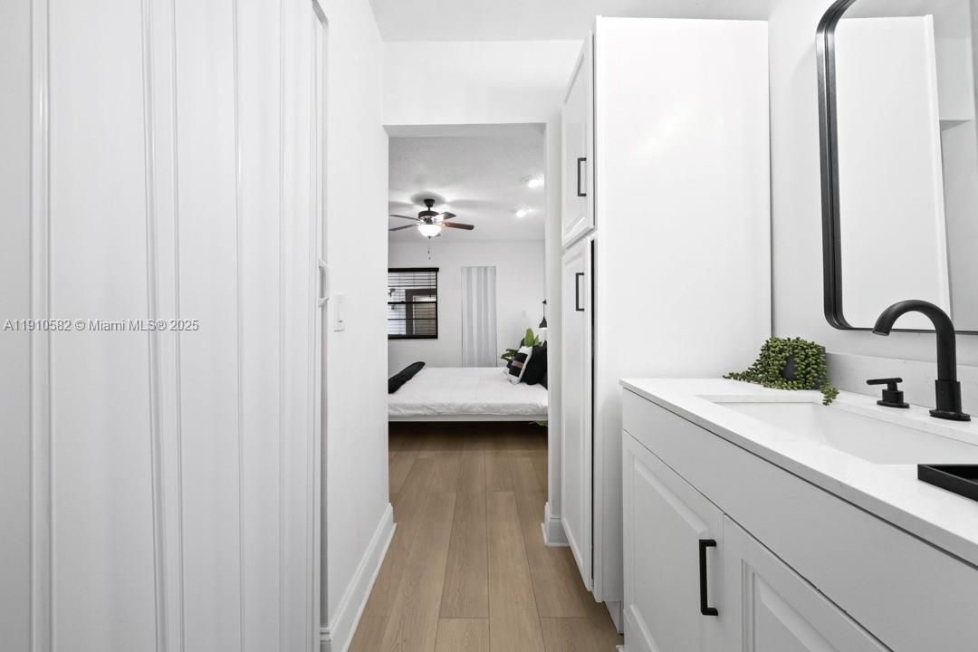 For Sale: $370,000 (2 beds, 2 baths, 1060 Square Feet)