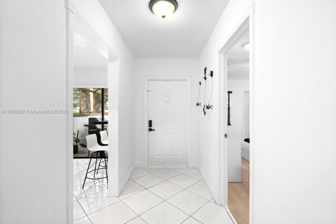 For Sale: $370,000 (2 beds, 2 baths, 1060 Square Feet)