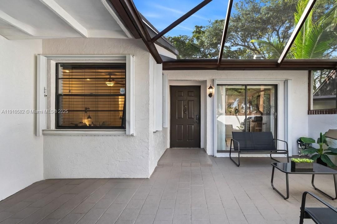 For Sale: $370,000 (2 beds, 2 baths, 1060 Square Feet)