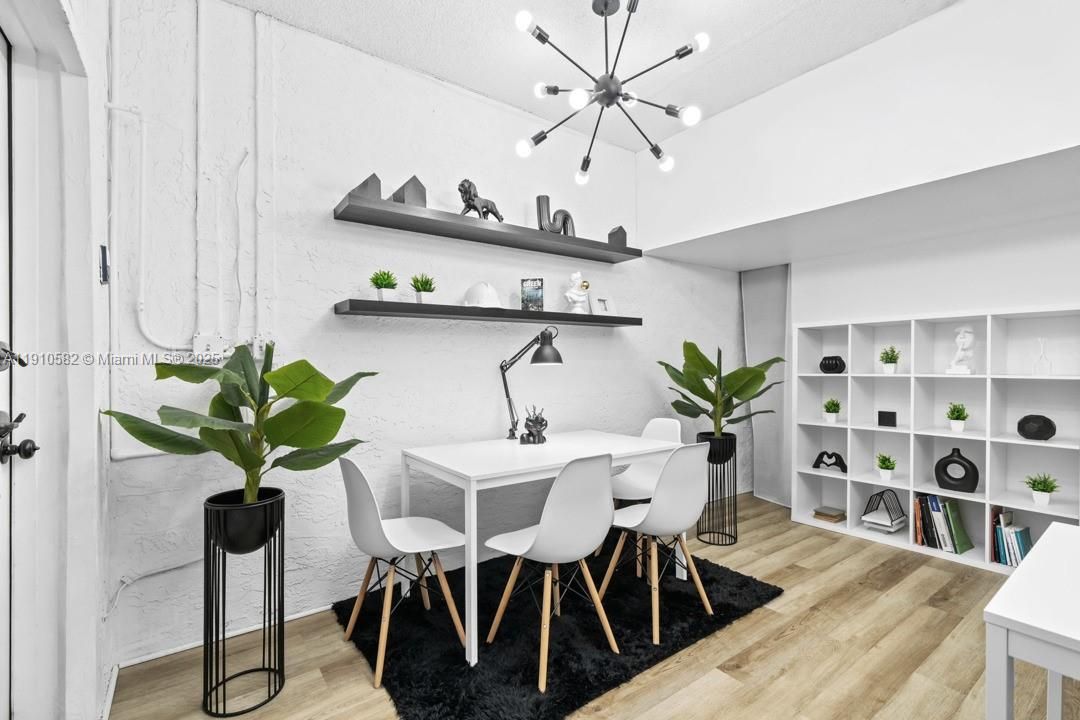 For Sale: $370,000 (2 beds, 2 baths, 1060 Square Feet)