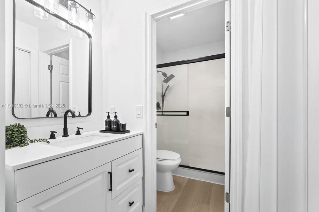 For Sale: $370,000 (2 beds, 2 baths, 1060 Square Feet)