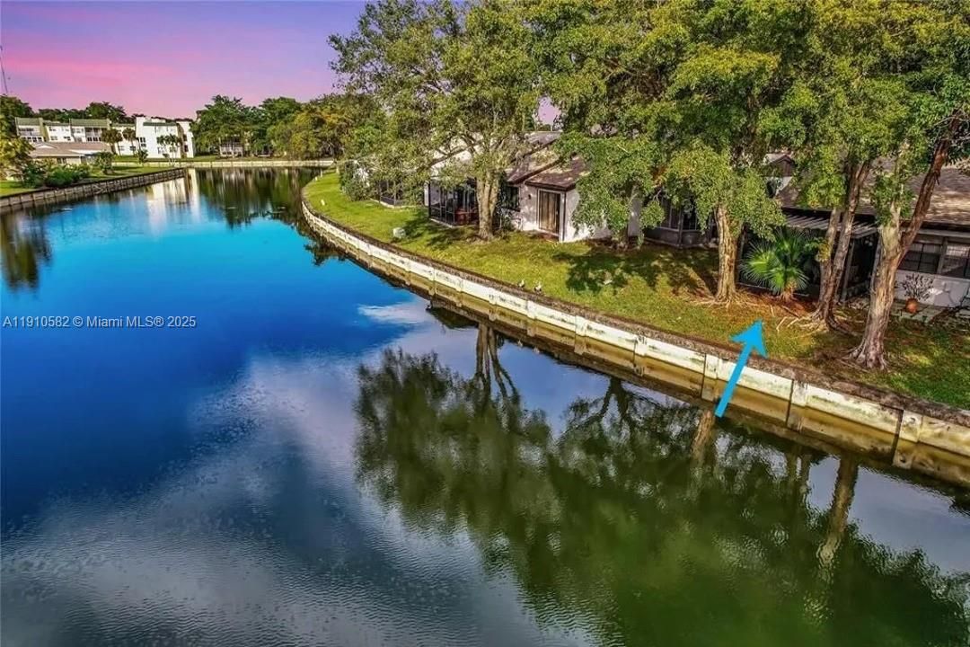 For Sale: $370,000 (2 beds, 2 baths, 1060 Square Feet)