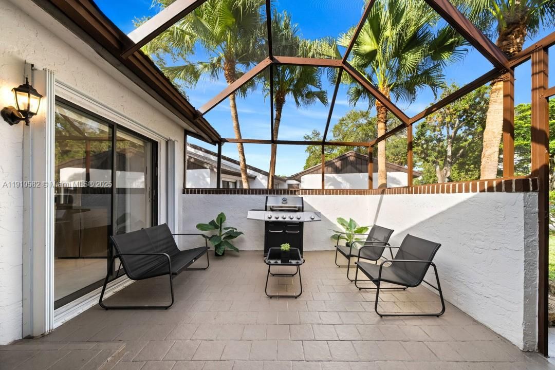 For Sale: $370,000 (2 beds, 2 baths, 1060 Square Feet)