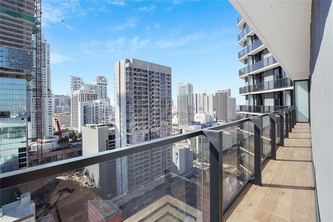 For Sale: $1,449,000 (2 beds, 2 baths, 818 Square Feet)