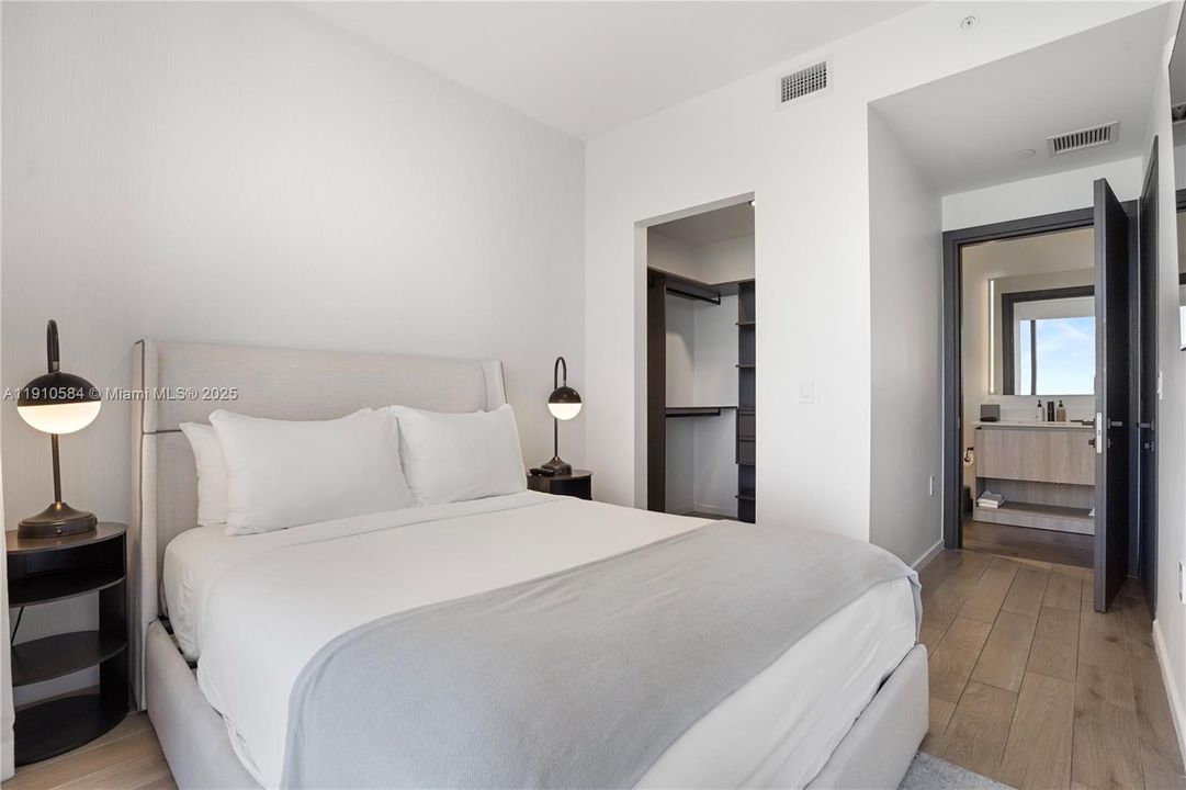 For Sale: $1,449,000 (2 beds, 2 baths, 818 Square Feet)