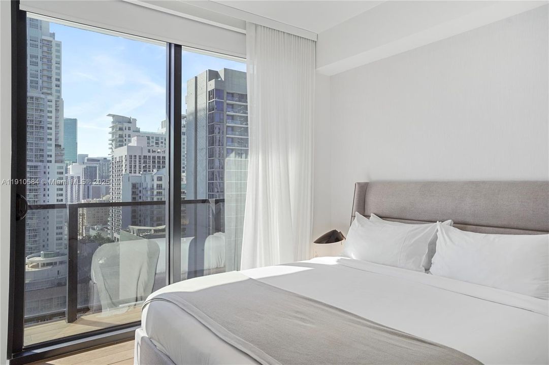 For Sale: $1,449,000 (2 beds, 2 baths, 818 Square Feet)