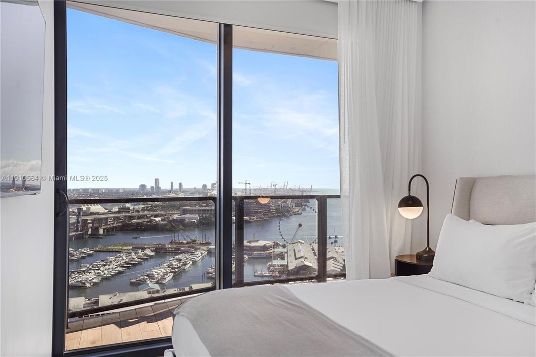 For Sale: $1,449,000 (2 beds, 2 baths, 818 Square Feet)