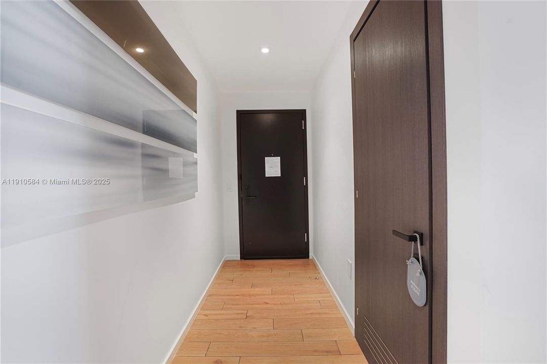 For Sale: $1,449,000 (2 beds, 2 baths, 818 Square Feet)