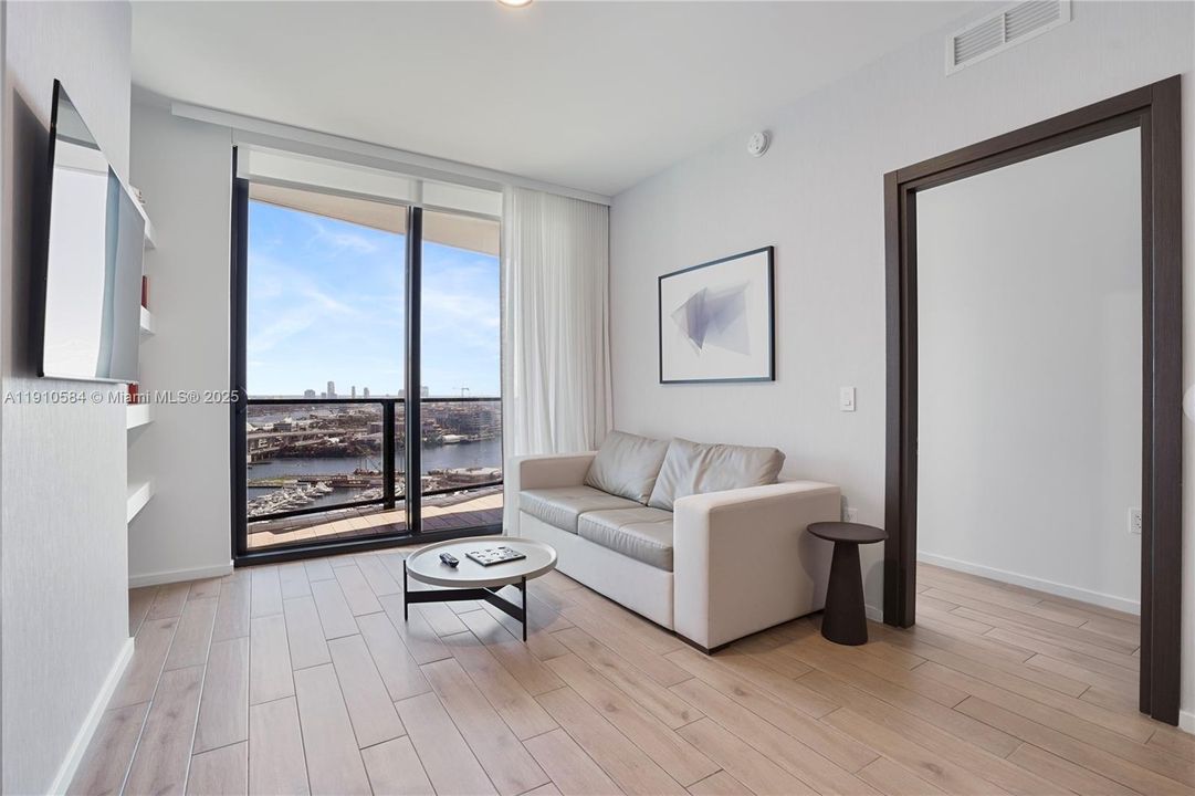 For Sale: $1,449,000 (2 beds, 2 baths, 818 Square Feet)