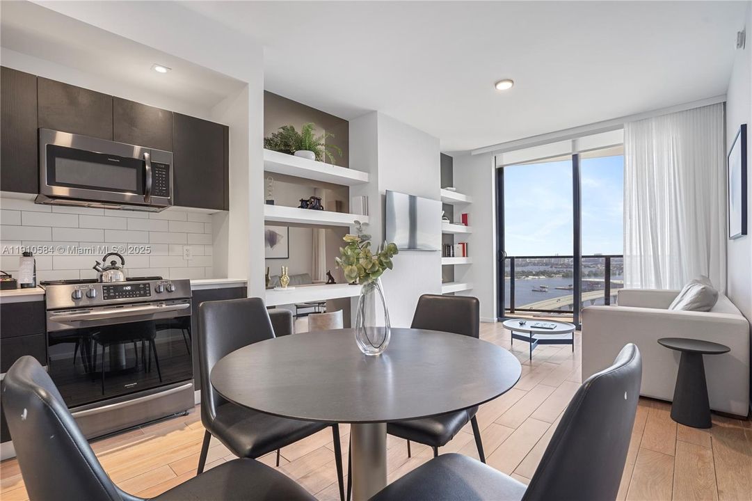 For Sale: $1,449,000 (2 beds, 2 baths, 818 Square Feet)