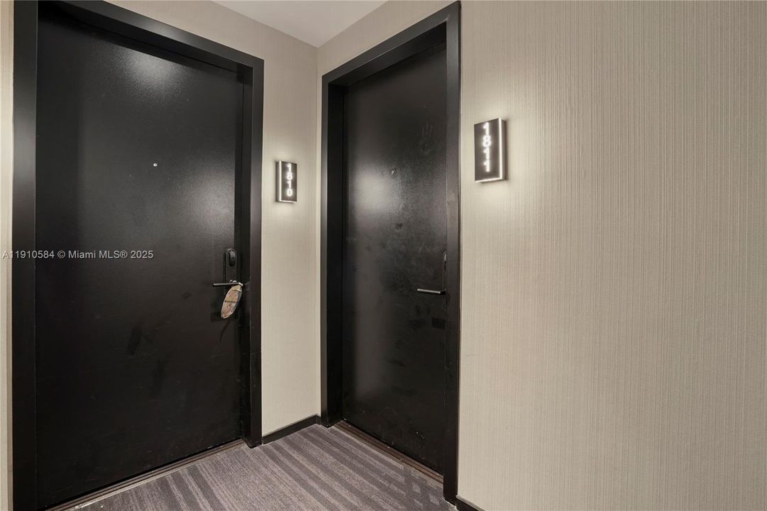 For Sale: $1,449,000 (2 beds, 2 baths, 818 Square Feet)