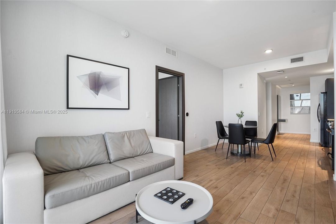 For Sale: $1,449,000 (2 beds, 2 baths, 818 Square Feet)