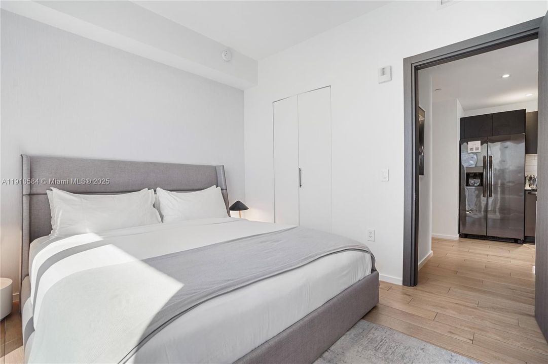 For Sale: $1,449,000 (2 beds, 2 baths, 818 Square Feet)