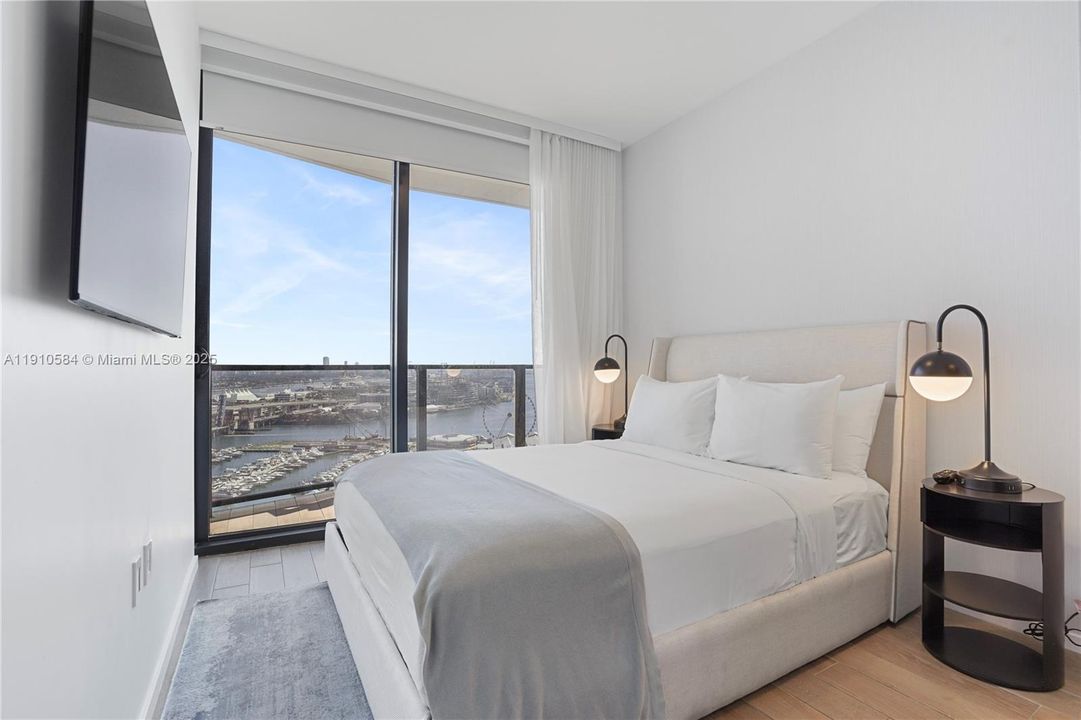 For Sale: $1,449,000 (2 beds, 2 baths, 818 Square Feet)