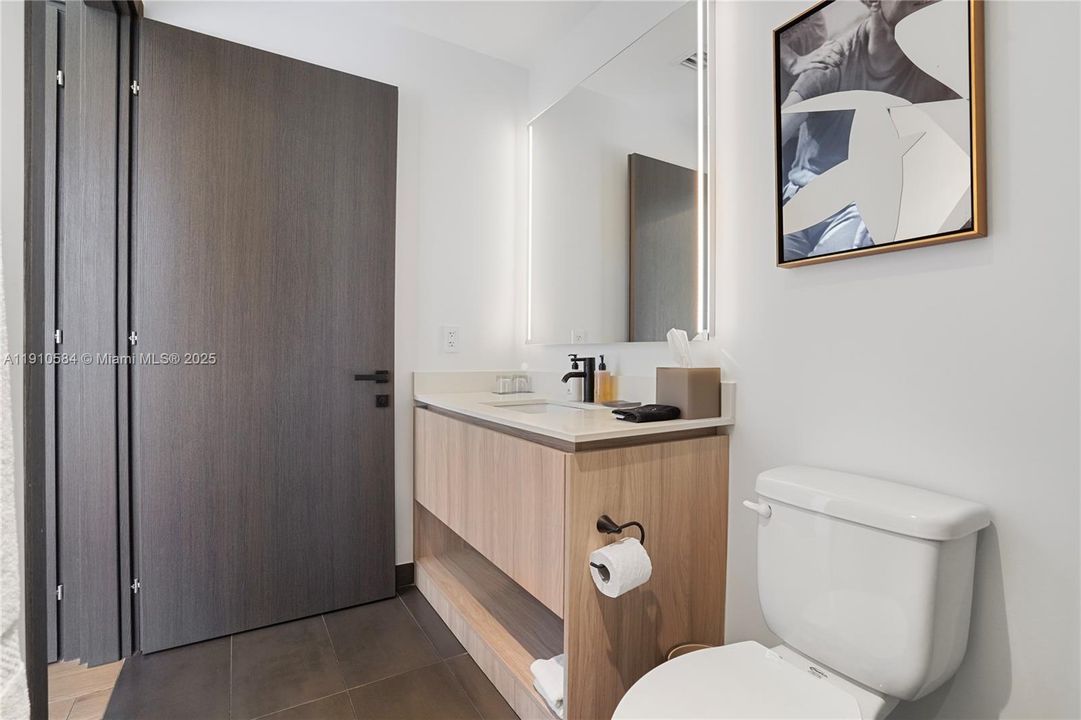 For Sale: $1,449,000 (2 beds, 2 baths, 818 Square Feet)