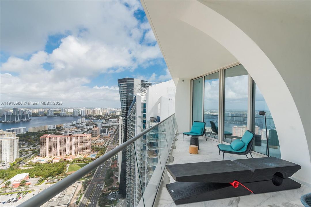 В аренду: $30,000 (3 спален, 4 ванн, 2915 Квадратных фут)