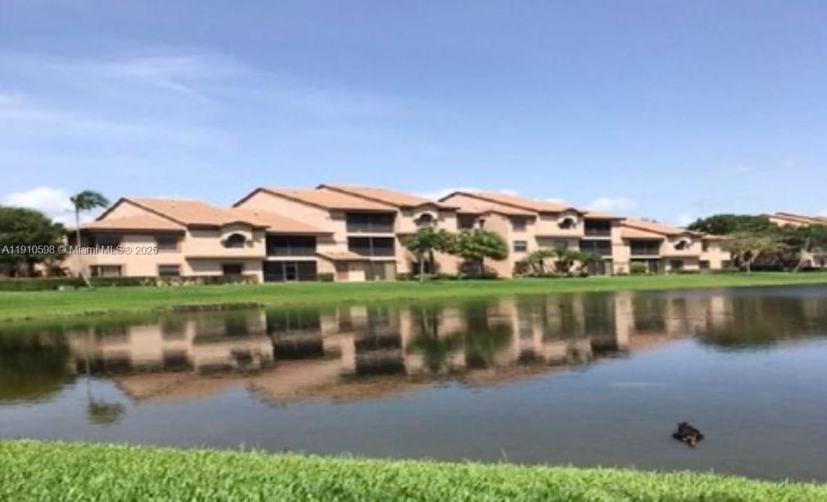 На продажу: $274,900 (2 спален, 2 ванн, 1070 Квадратных фут)