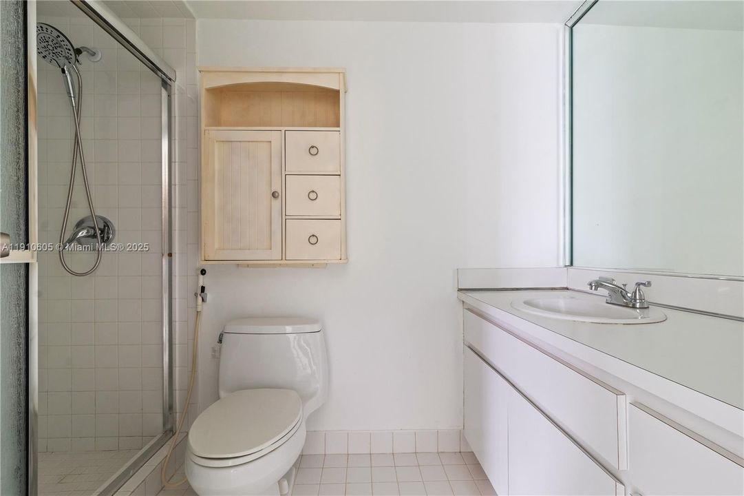 For Rent: $1,750 (1 beds, 1 baths, 765 Square Feet)