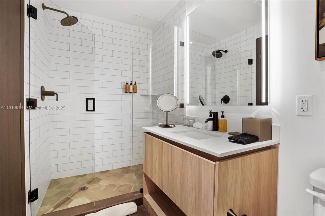 For Sale: $1,379,000 (3 beds, 3 baths, 1135 Square Feet)