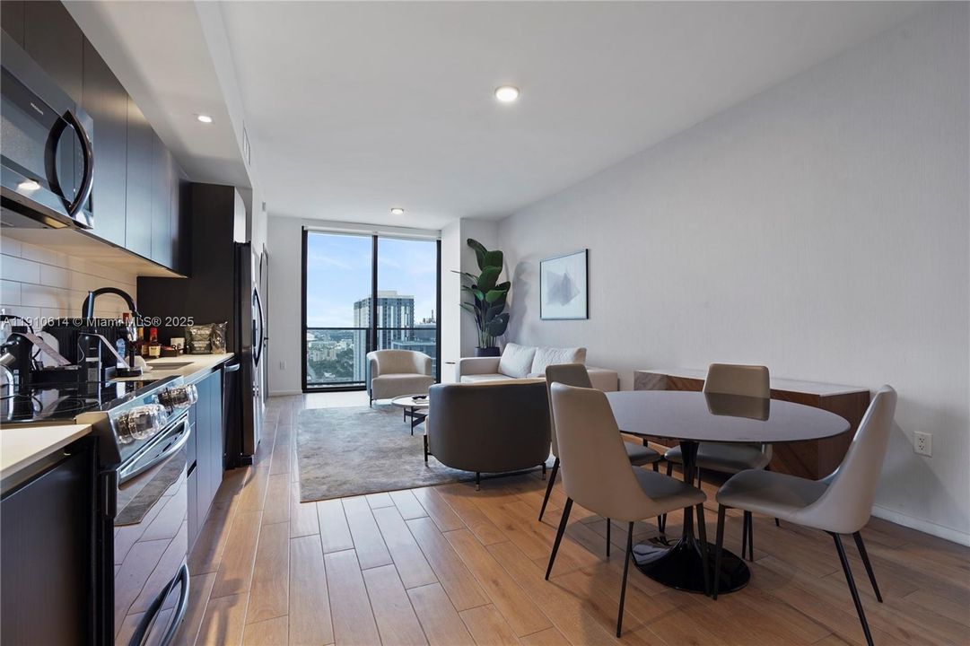 For Sale: $1,379,000 (3 beds, 3 baths, 1135 Square Feet)