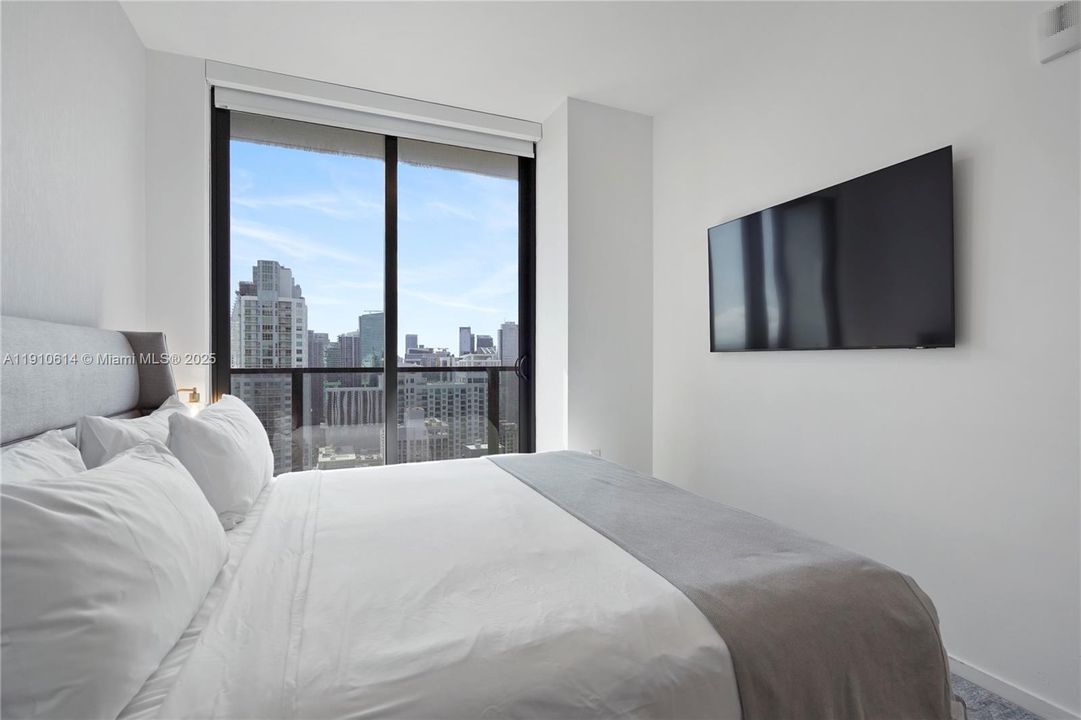 For Sale: $1,379,000 (3 beds, 3 baths, 1135 Square Feet)