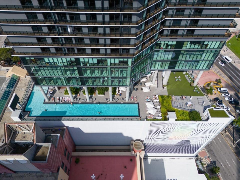 For Sale: $1,379,000 (3 beds, 3 baths, 1135 Square Feet)