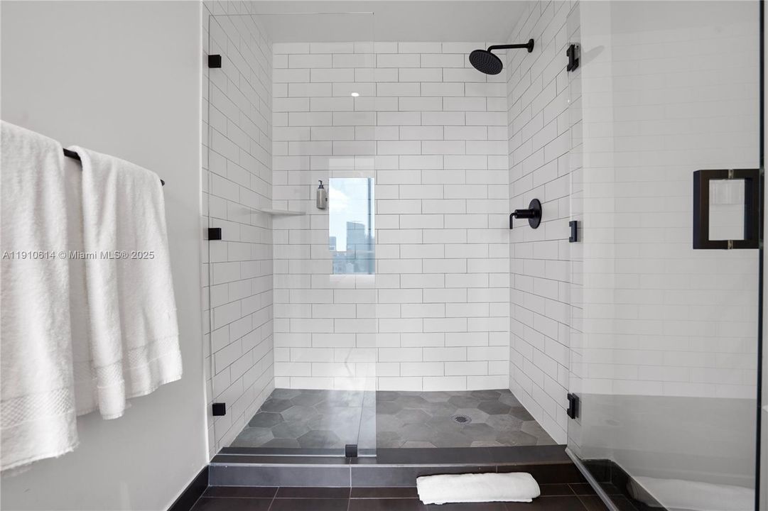 For Sale: $1,379,000 (3 beds, 3 baths, 1135 Square Feet)