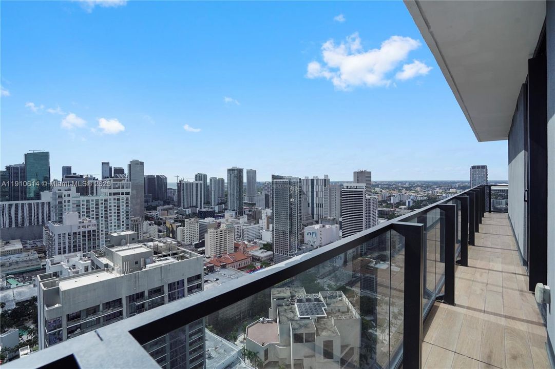 For Sale: $1,379,000 (3 beds, 3 baths, 1135 Square Feet)