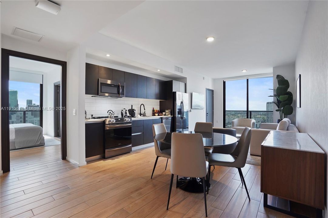 For Sale: $1,379,000 (3 beds, 3 baths, 1135 Square Feet)