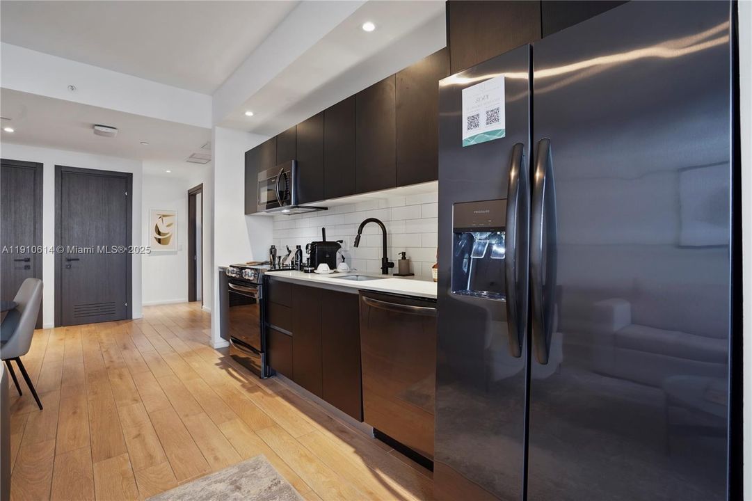 For Sale: $1,379,000 (3 beds, 3 baths, 1135 Square Feet)