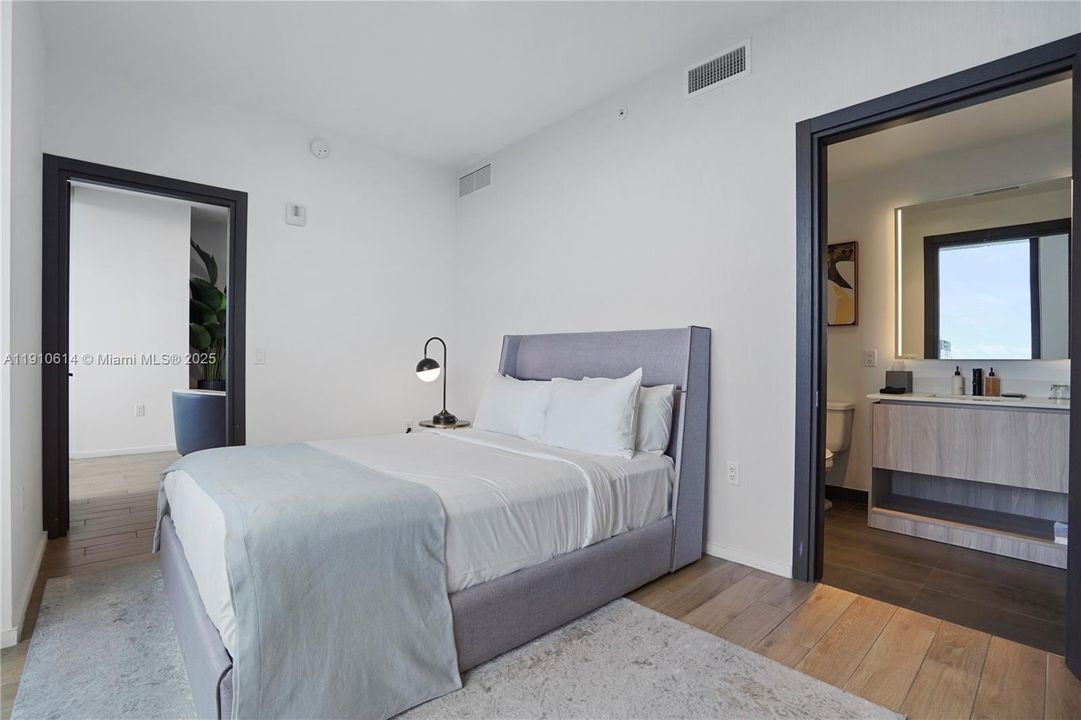 For Sale: $1,379,000 (3 beds, 3 baths, 1135 Square Feet)