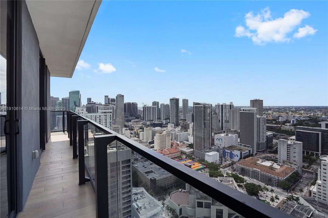 For Sale: $1,379,000 (3 beds, 3 baths, 1135 Square Feet)