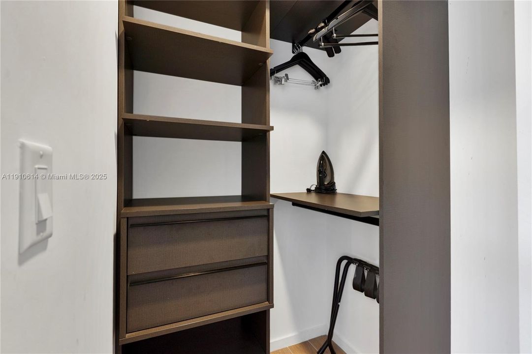 For Sale: $1,379,000 (3 beds, 3 baths, 1135 Square Feet)